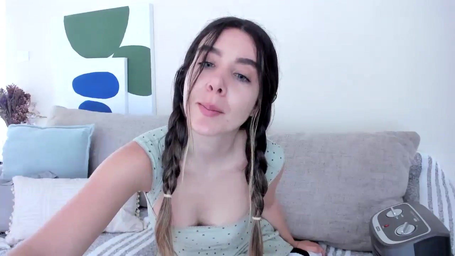 Gallery image thumbnail from LauraVega's myfreecams stream on, 11/19/2024, 14:34 image 5 of 20