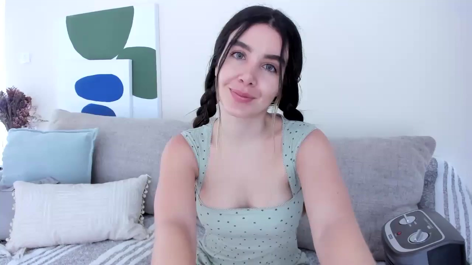 Gallery image thumbnail from LauraVega's myfreecams stream on, 11/19/2024, 14:34 image 1 of 20