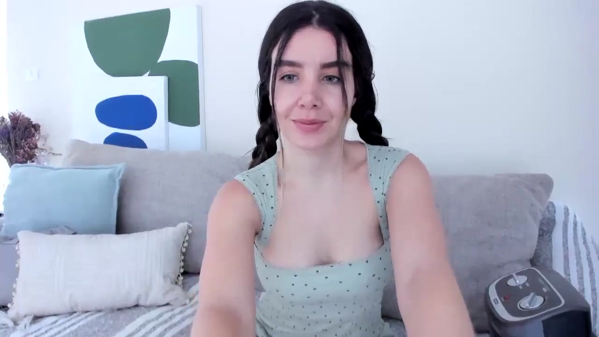 Gallery image thumbnail from LauraVega's myfreecams stream on, 11/19/2024, 14:34 image 2 of 20