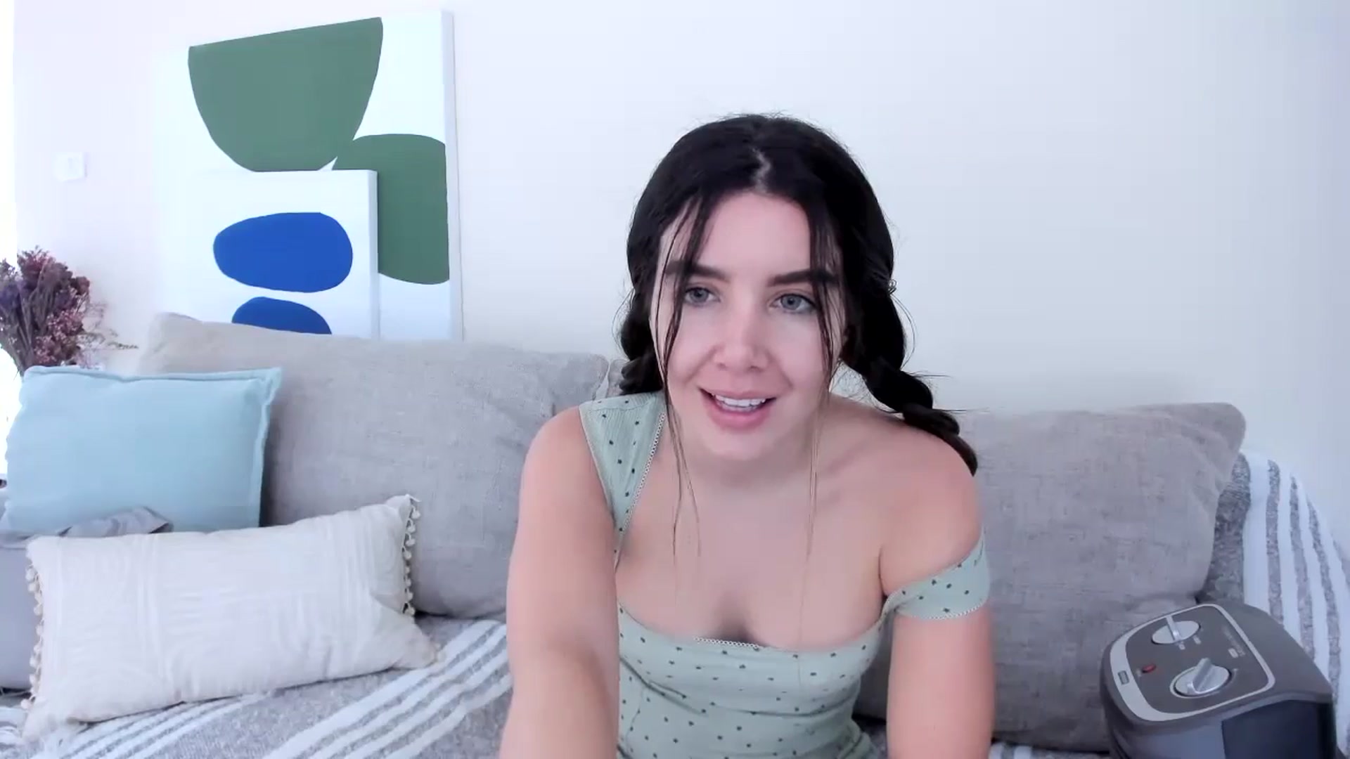 Gallery image thumbnail from LauraVega's myfreecams stream on, 11/19/2024, 14:56 image 12 of 20