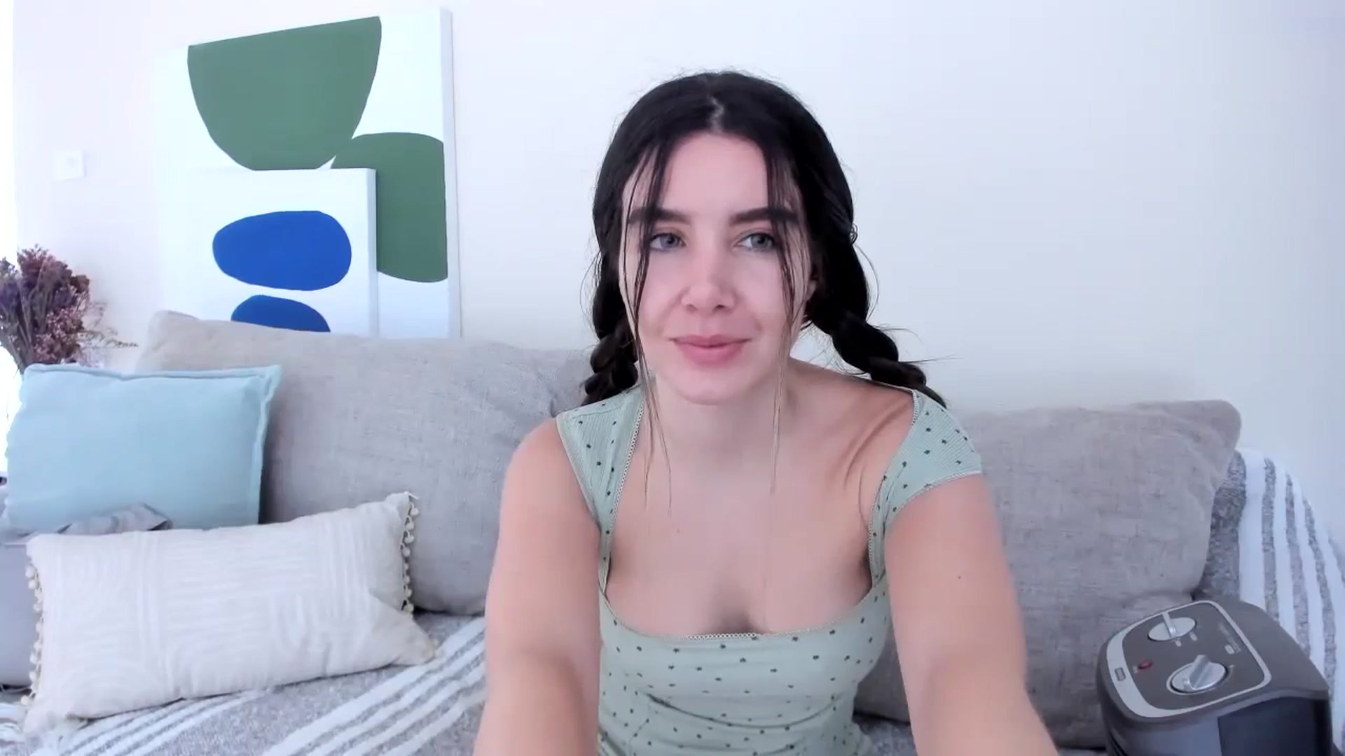 Gallery image thumbnail from LauraVega's myfreecams stream on, 11/19/2024, 14:56 image 13 of 20