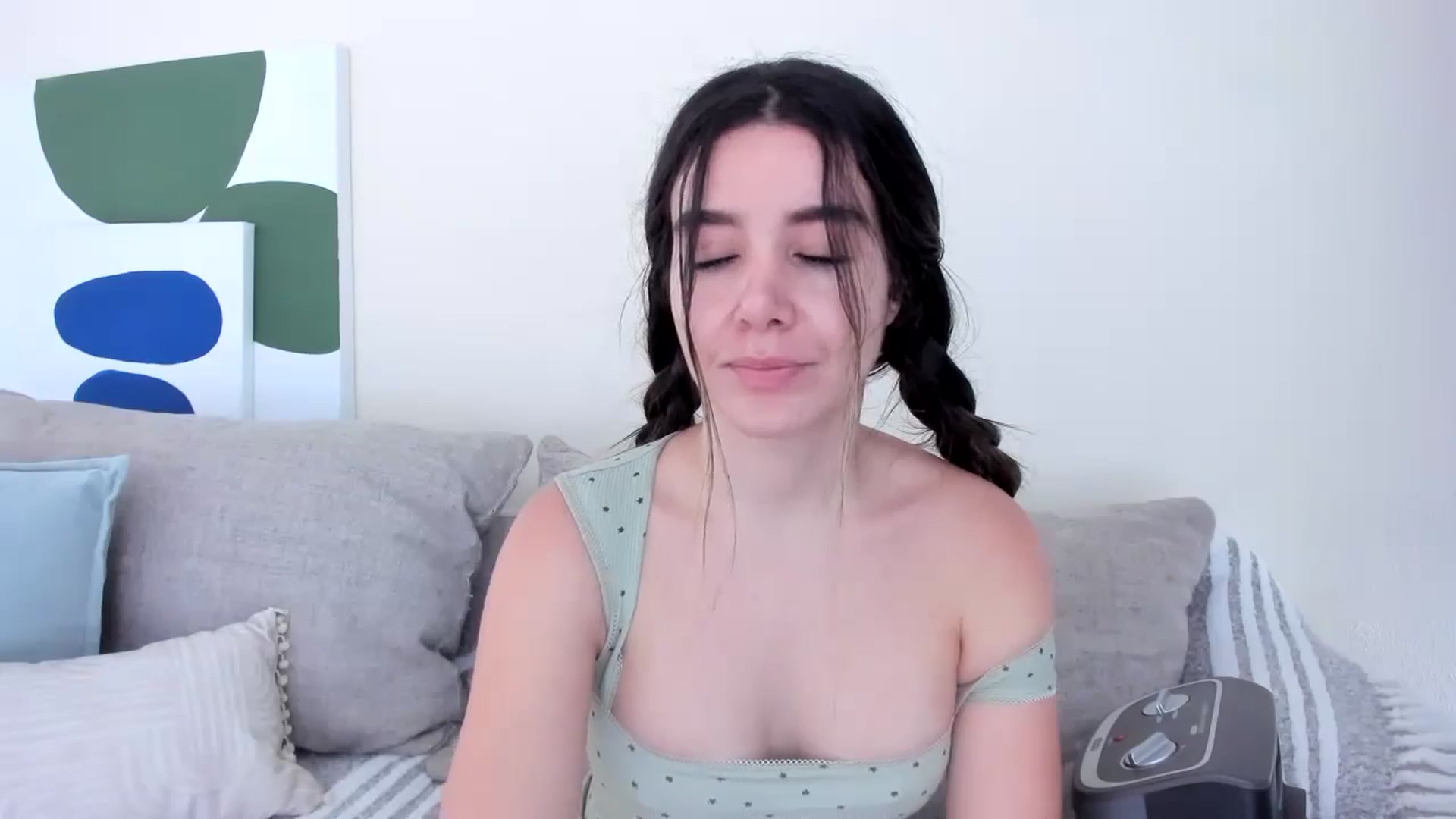 Gallery image thumbnail from LauraVega's myfreecams stream on, 11/19/2024, 16:12 image 17 of 20