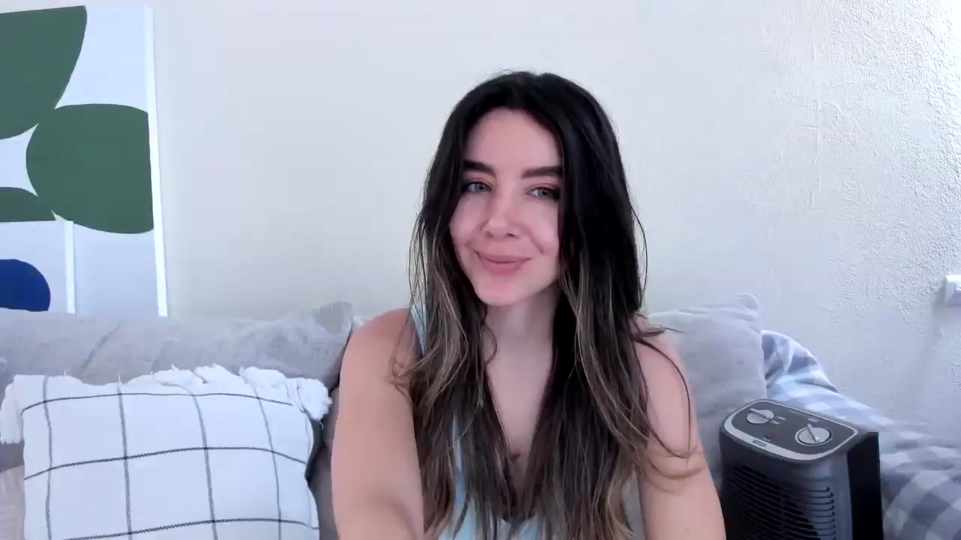 Gallery image thumbnail from LauraVega's myfreecams stream on, 02/01/2025, 17:20 image 19 of 20