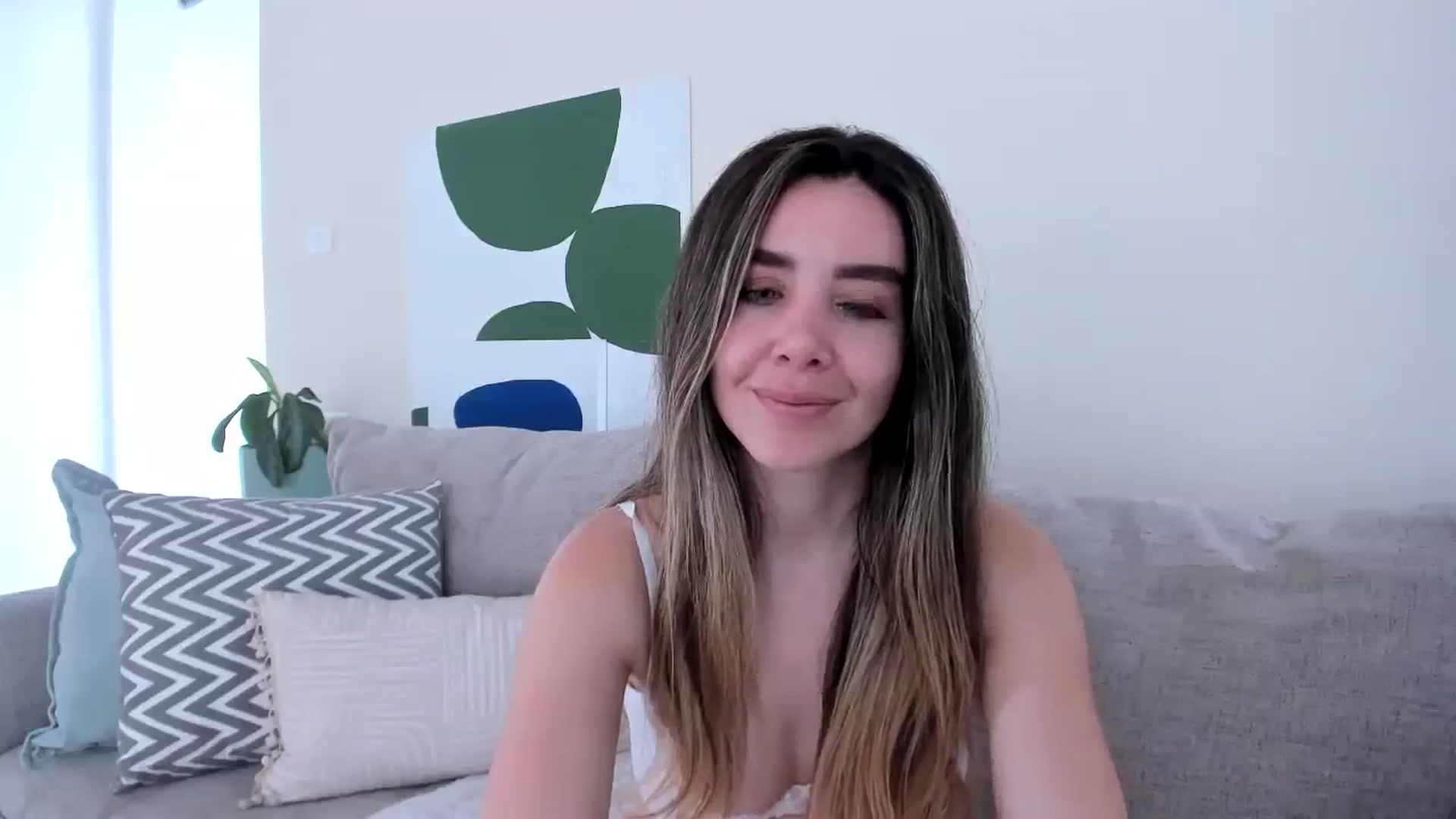 Gallery image thumbnail from LauraVega's myfreecams stream on, 04/05/2025, 17:59 image 4 of 20