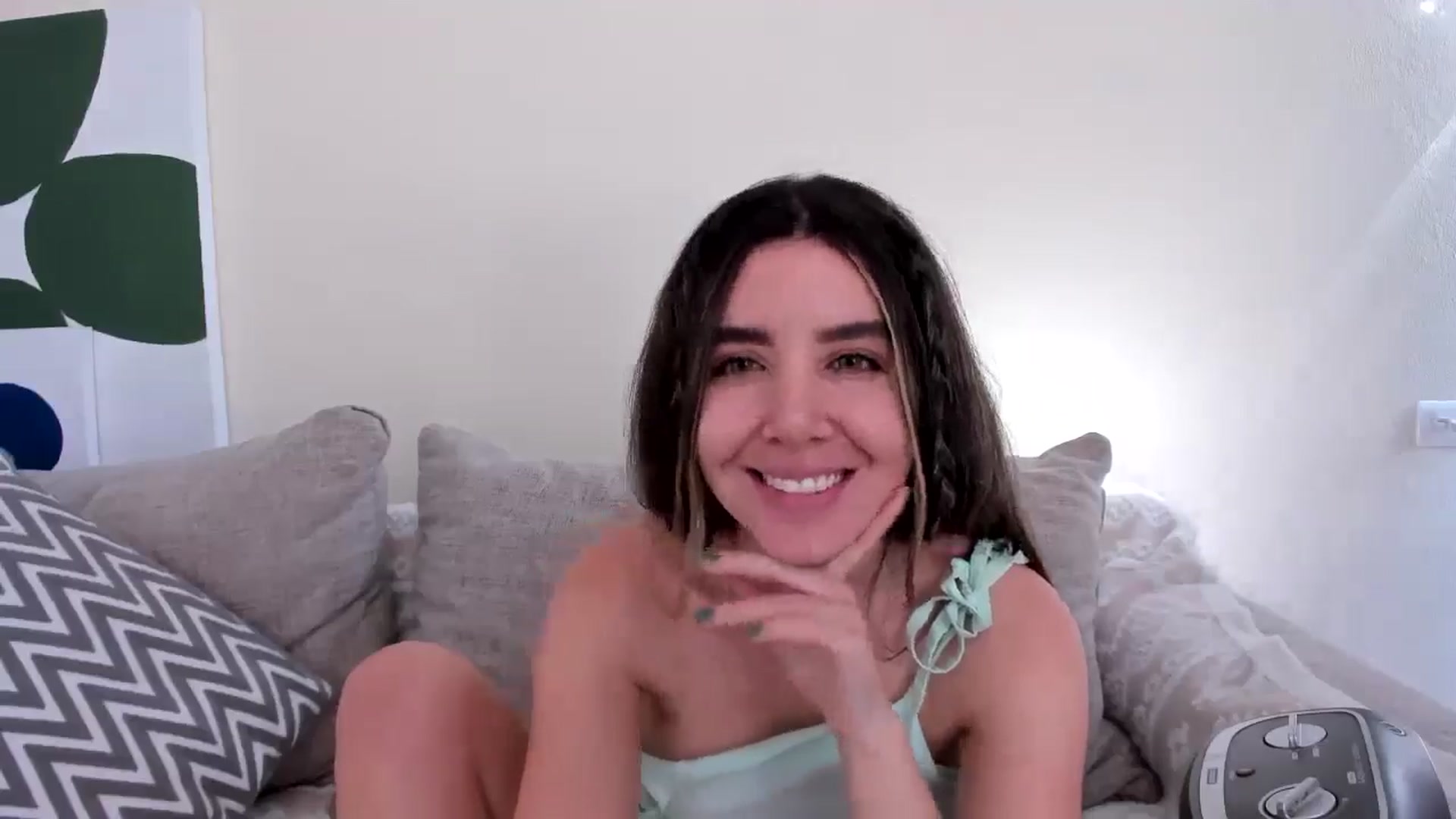 Gallery image thumbnail from LauraVega's myfreecams stream on, 04/07/2025, 15:49 image 6 of 20