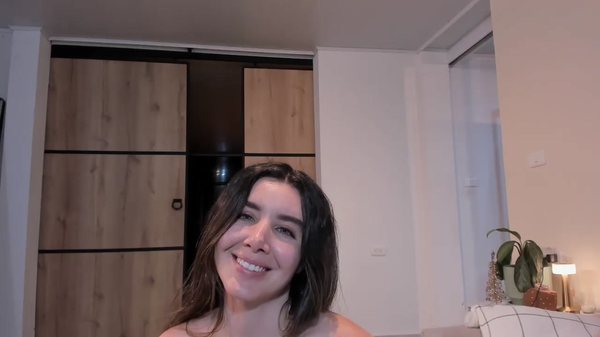 Gallery image thumbnail from LauraVega's myfreecams stream on, 12/27/2025, 24:00 image 5 of 20