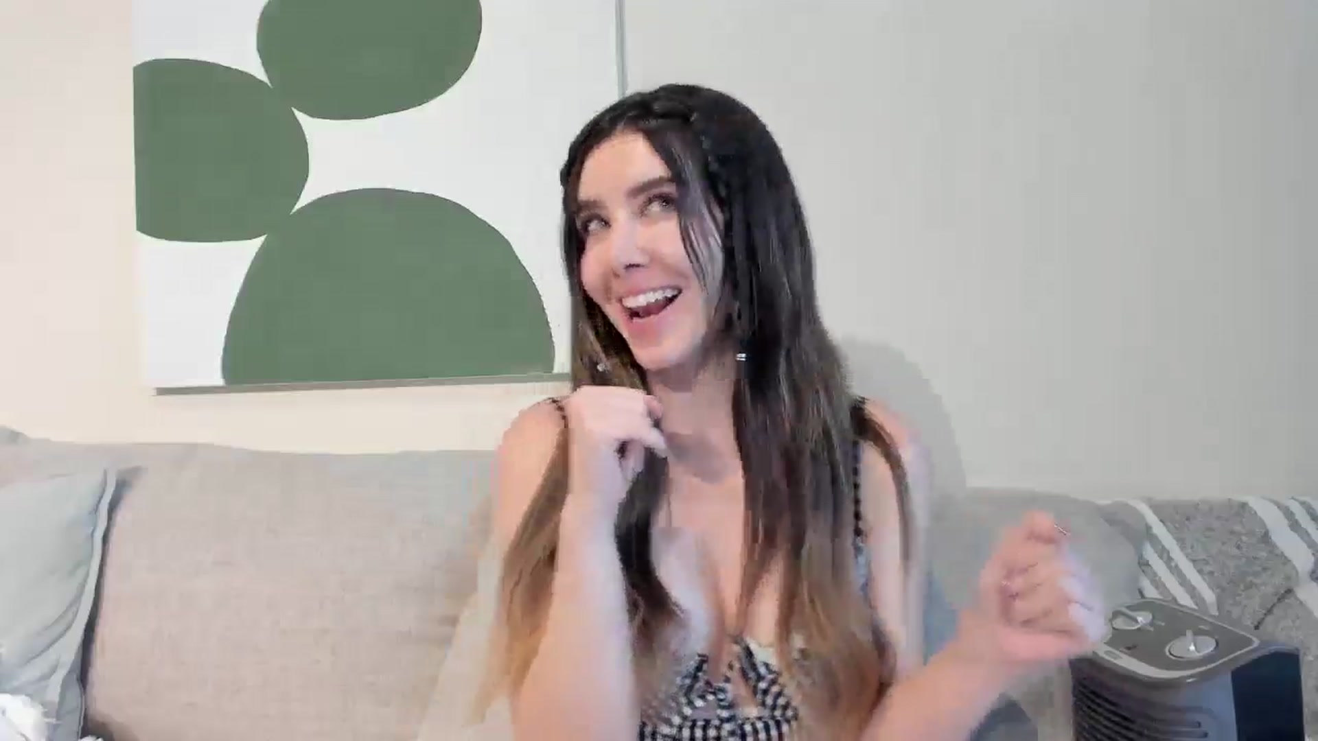 Gallery image thumbnail from LauraVega's myfreecams stream on, 12/27/2025, 22:05 image 4 of 20