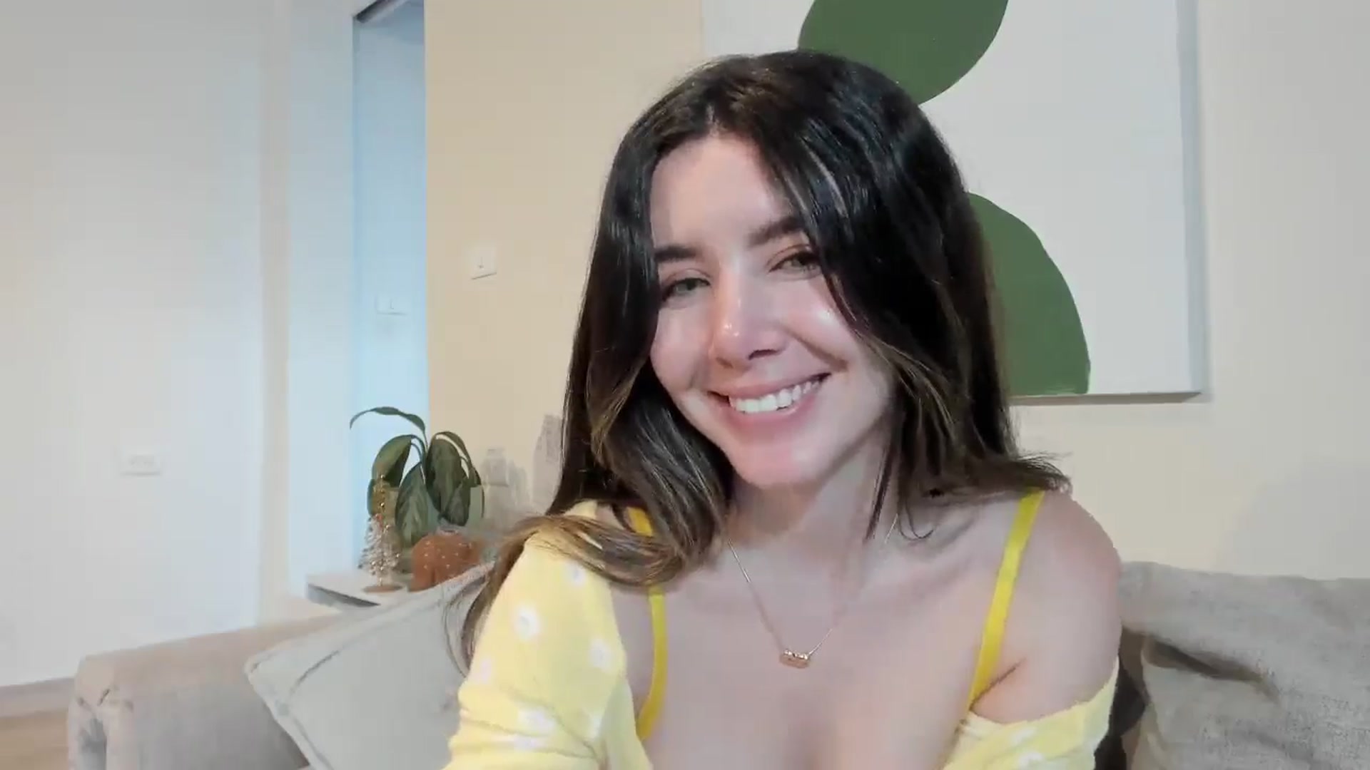 Gallery image thumbnail from LauraVega's myfreecams stream on, 01/01/2026, 22:35 image 17 of 20