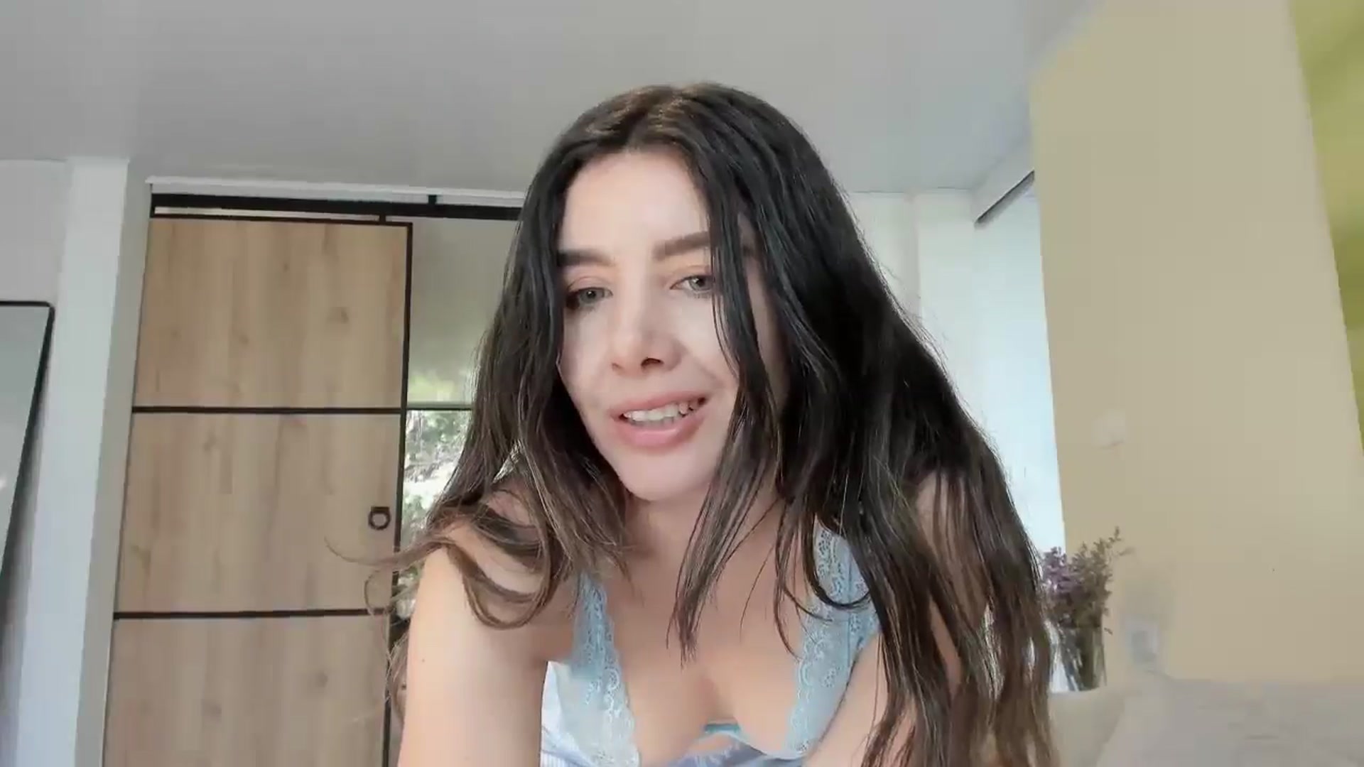 Gallery image thumbnail from LauraVega's myfreecams stream on, 04/20/2026, 15:53 image 8 of 20