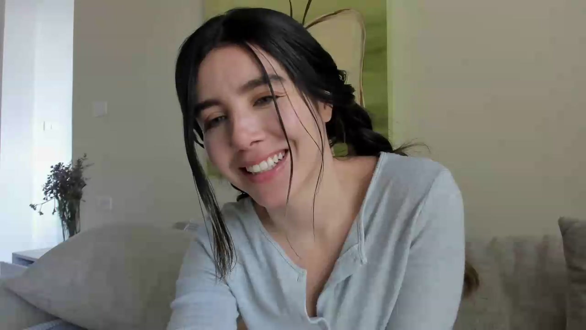 Gallery image thumbnail from LauraVega's myfreecams stream on, 05/01/2026, 18:04 image 14 of 20