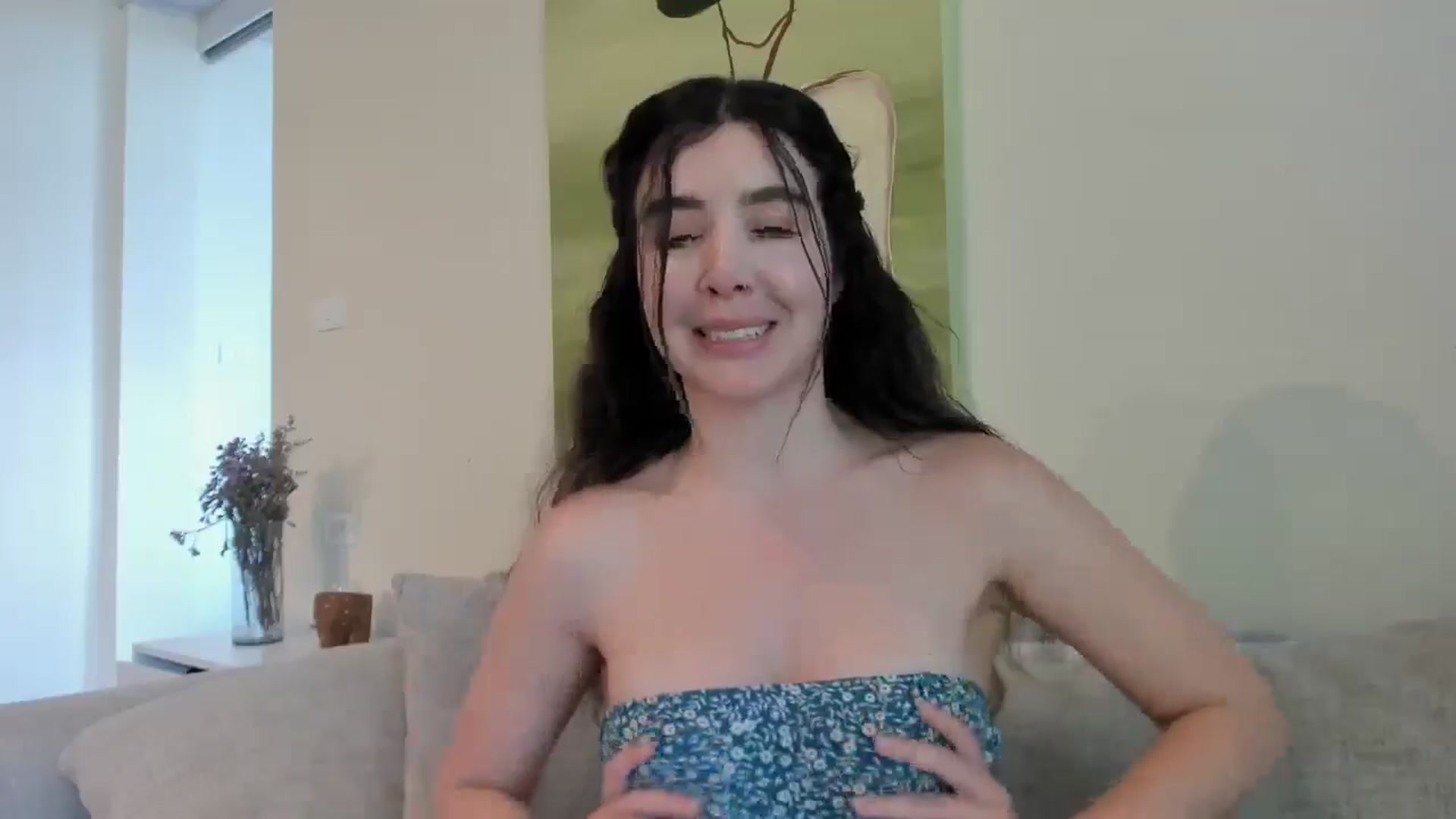 Gallery image thumbnail from LauraVega's myfreecams stream on, 05/03/2026, 18:02 image 16 of 20