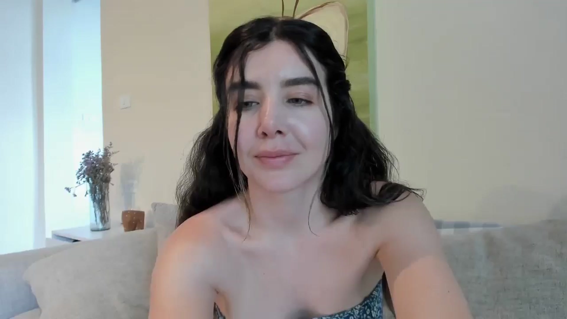 Gallery image thumbnail from LauraVega's myfreecams stream on, 05/03/2026, 18:02 image 19 of 20