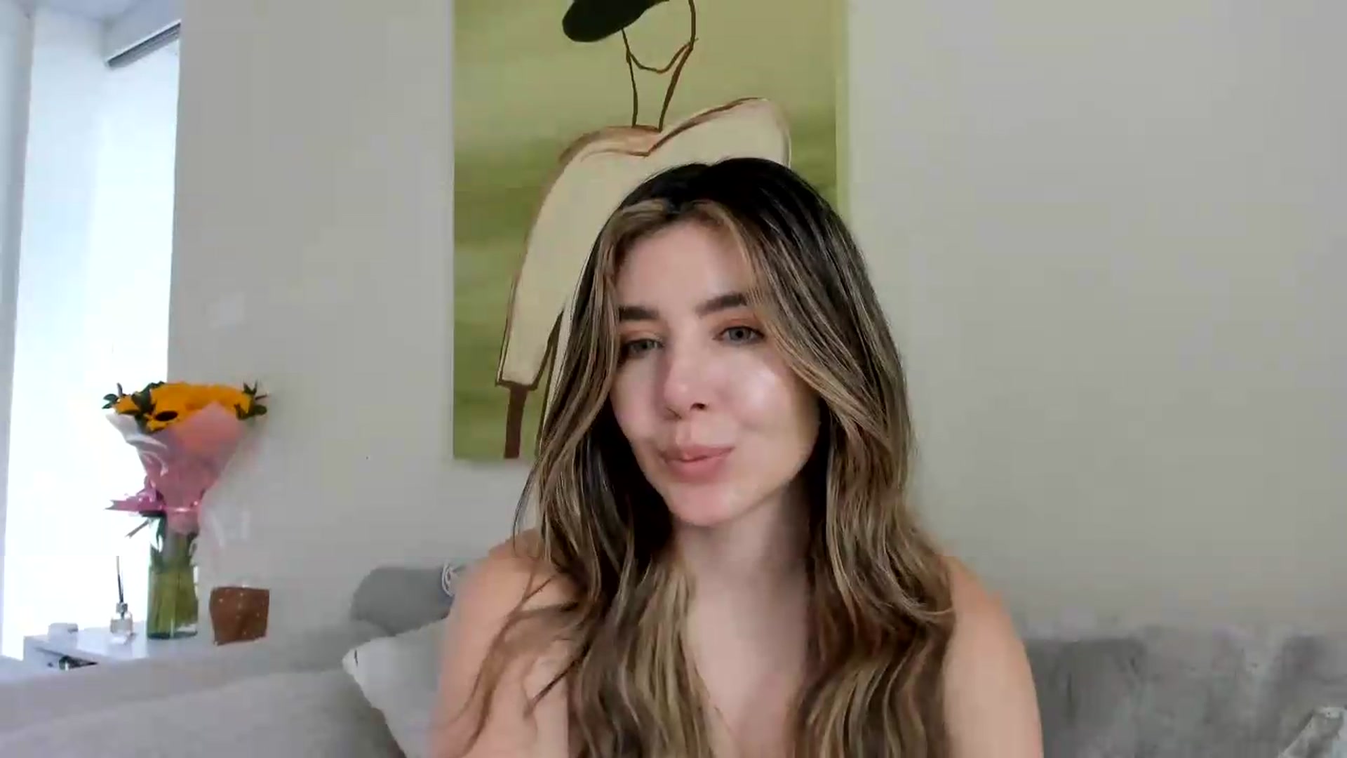 Gallery image thumbnail from LauraVega's myfreecams stream on, 06/09/2026, 18:06 image 19 of 20