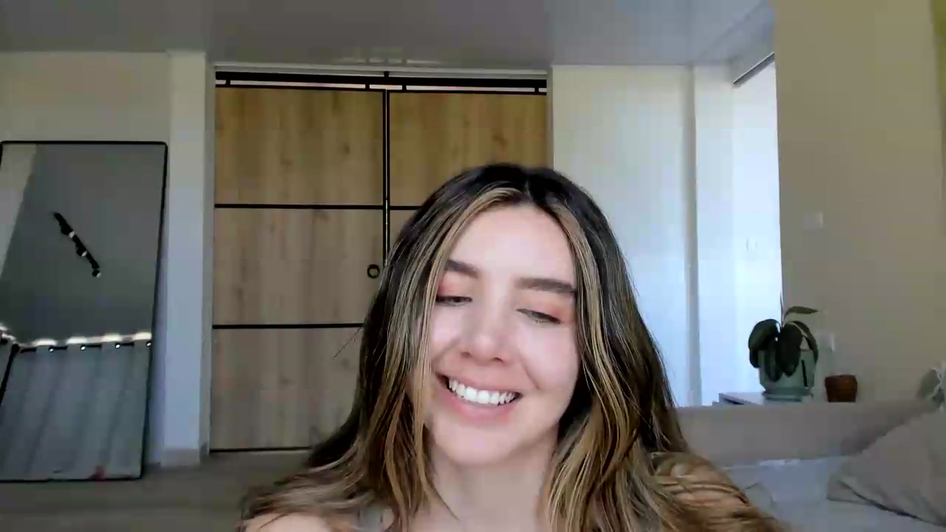 Gallery image thumbnail from LauraVega's myfreecams stream on, 06/24/2026, 18:11 image 15 of 20
