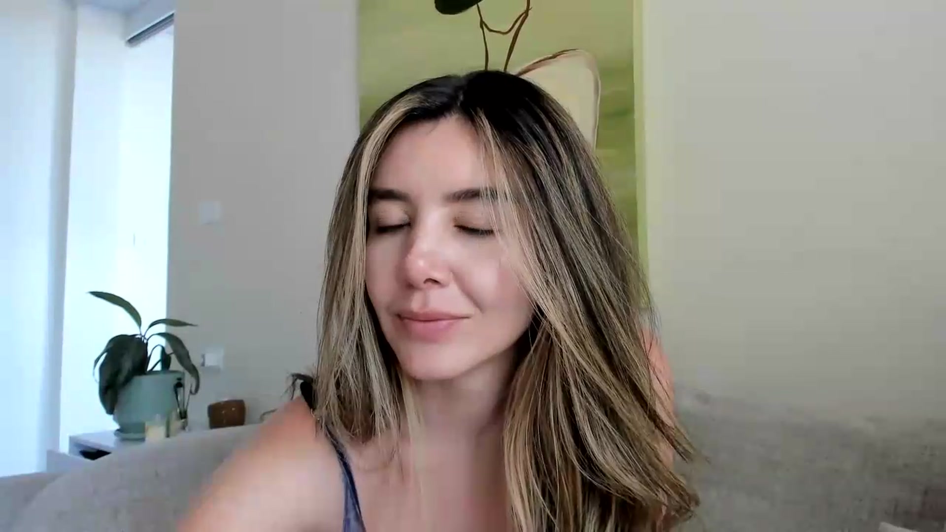 Gallery image thumbnail from LauraVega's myfreecams stream on, 07/17/2026, 18:04 image 16 of 20