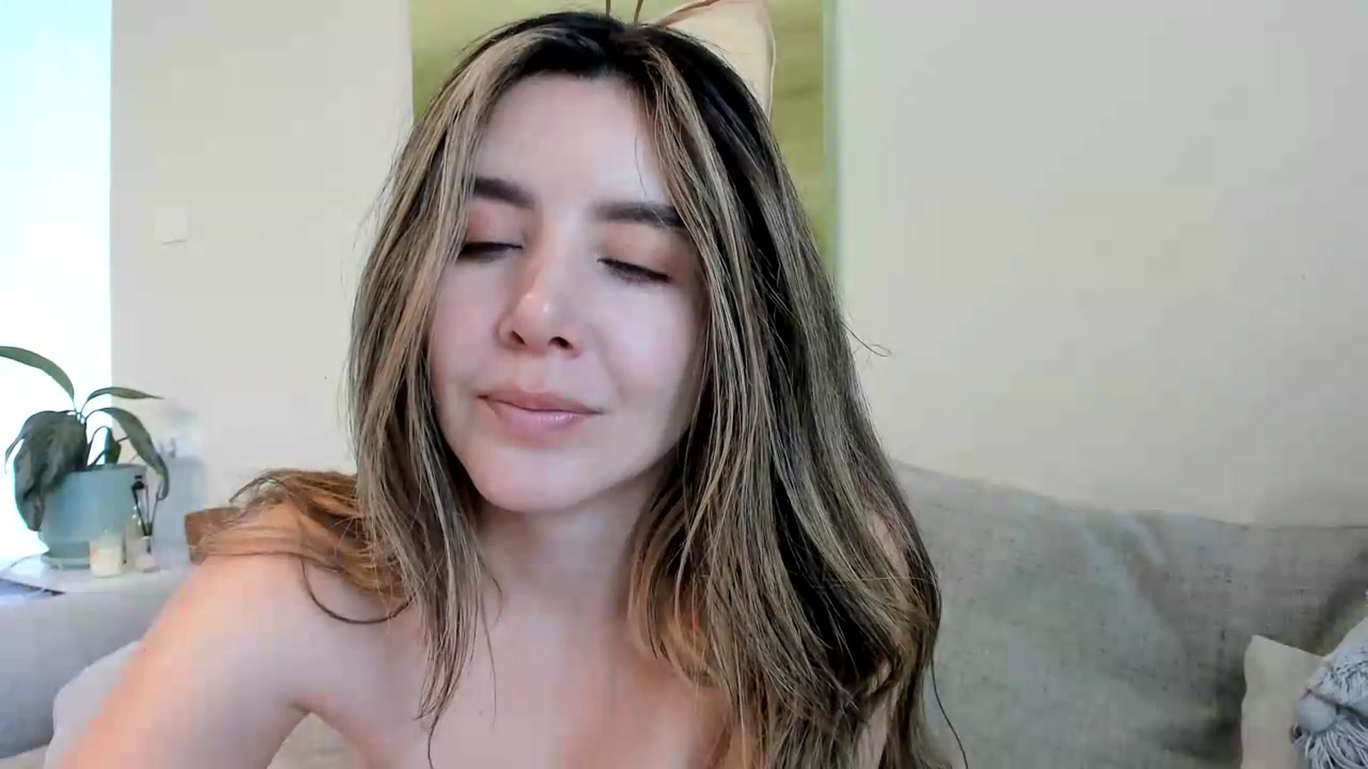 Gallery image thumbnail from LauraVega's myfreecams stream on, 07/19/2026, 18:28 image 12 of 20