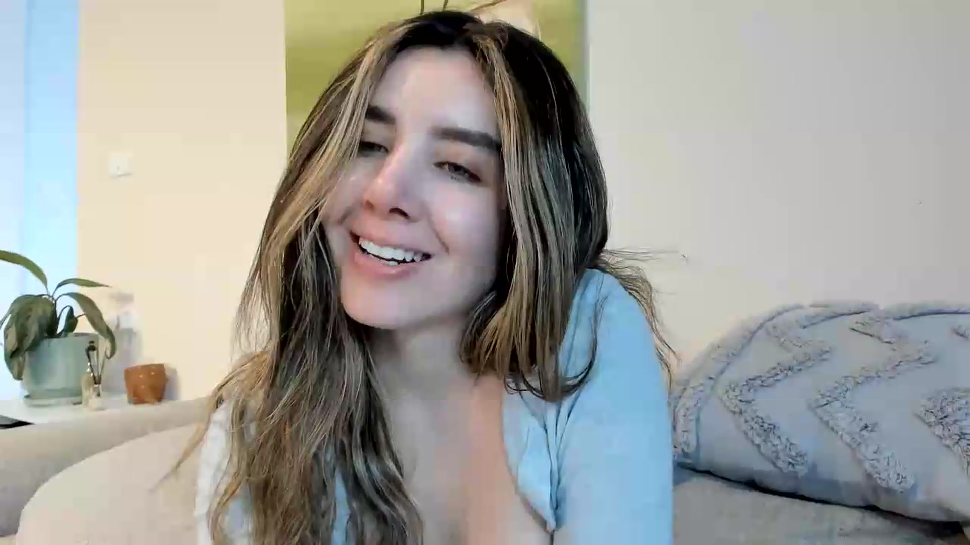 Gallery image thumbnail from LauraVega's myfreecams stream on, 07/20/2026, 17:57 image 14 of 20