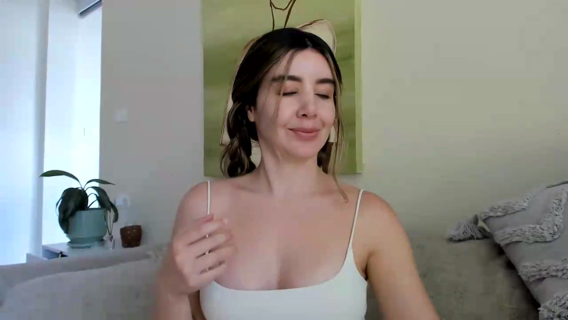 Gallery image thumbnail from LauraVega's myfreecams stream on, 07/28/2026, 17:27 image 14 of 20