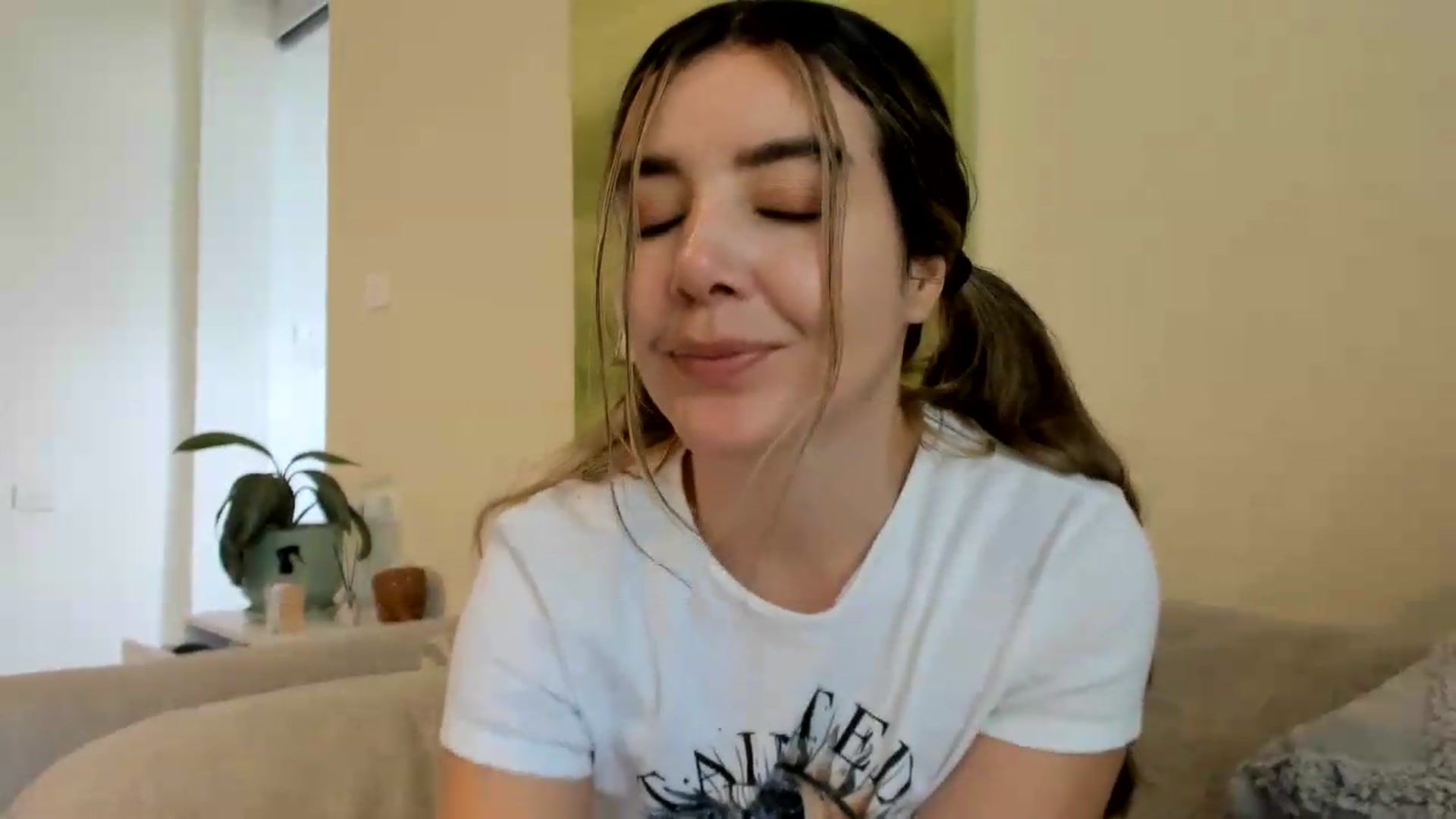 Gallery image thumbnail from LauraVega's myfreecams stream on, 07/29/2026, 18:11 image 14 of 20