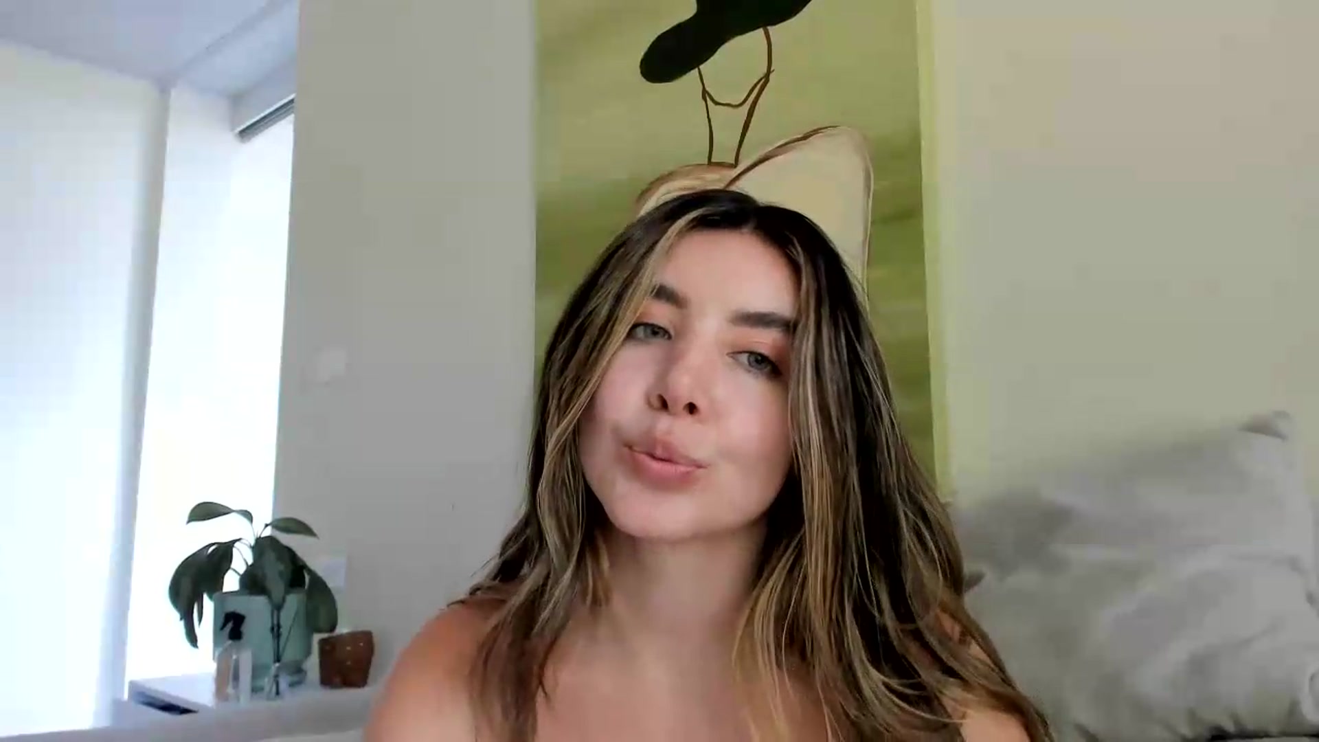 Gallery image thumbnail from LauraVega's myfreecams stream on, 08/04/2026, 18:30 image 7 of 20