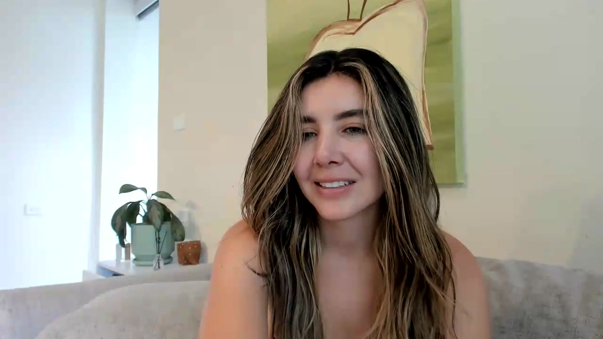 Gallery image thumbnail from LauraVega's myfreecams stream on, 08/05/2026, 18:08 image 7 of 20