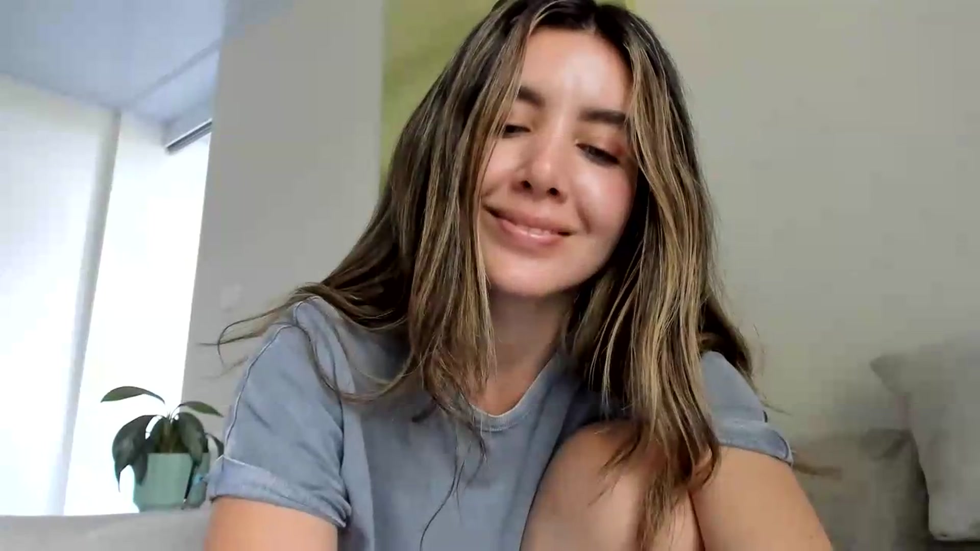 Gallery image thumbnail from LauraVega's myfreecams stream on, 08/08/2026, 18:27 image 20 of 20