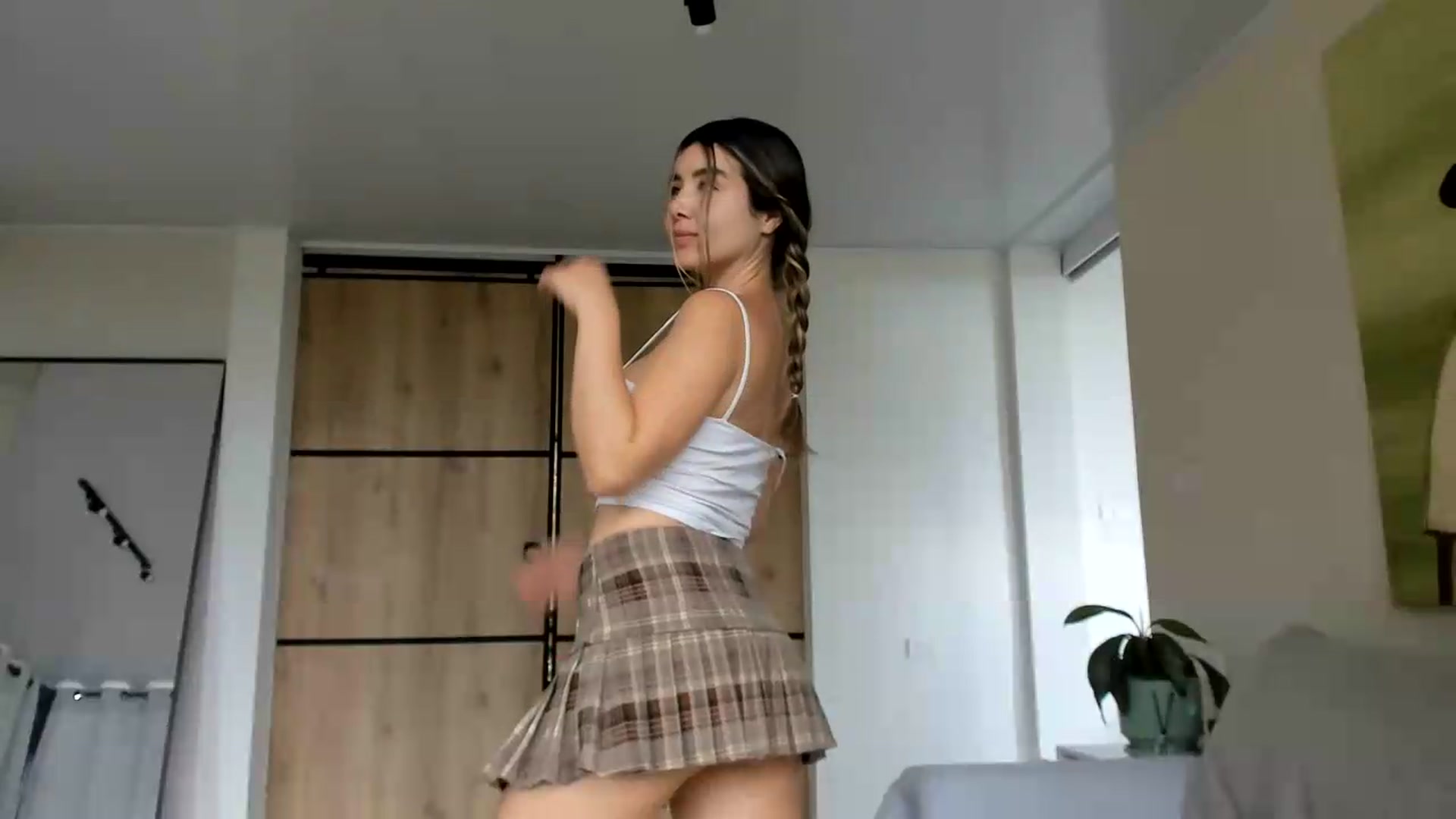 Gallery image thumbnail from LauraVega's myfreecams stream on, 08/13/2026, 15:32 image 5 of 20
