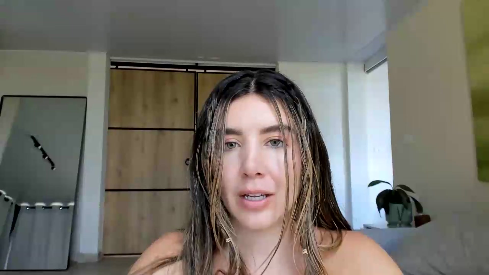 Gallery image thumbnail from LauraVega's myfreecams stream on, 08/16/2026, 18:31 image 8 of 20