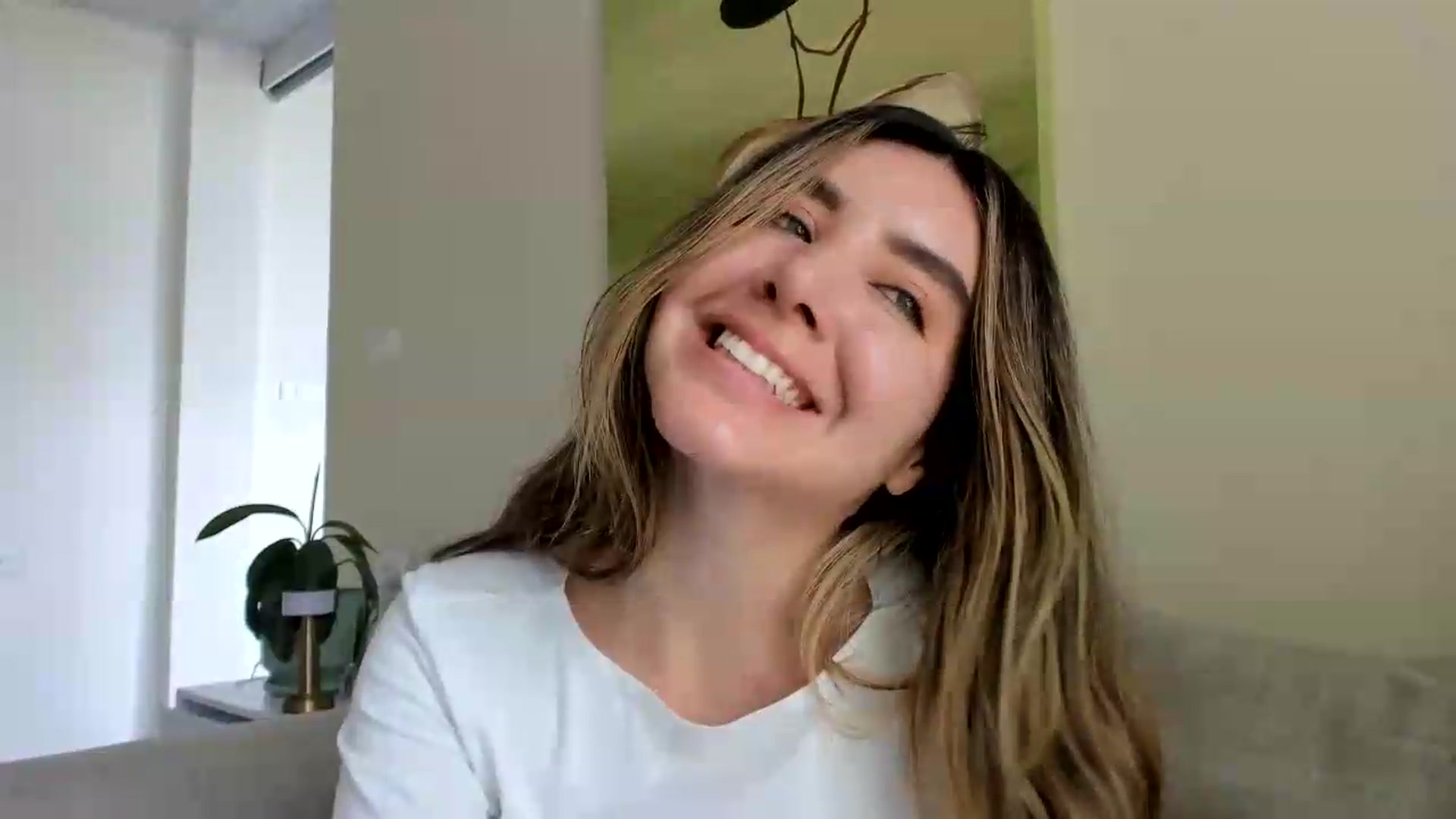 Gallery image thumbnail from LauraVega's myfreecams stream on, 08/29/2026, 18:34 image 3 of 20