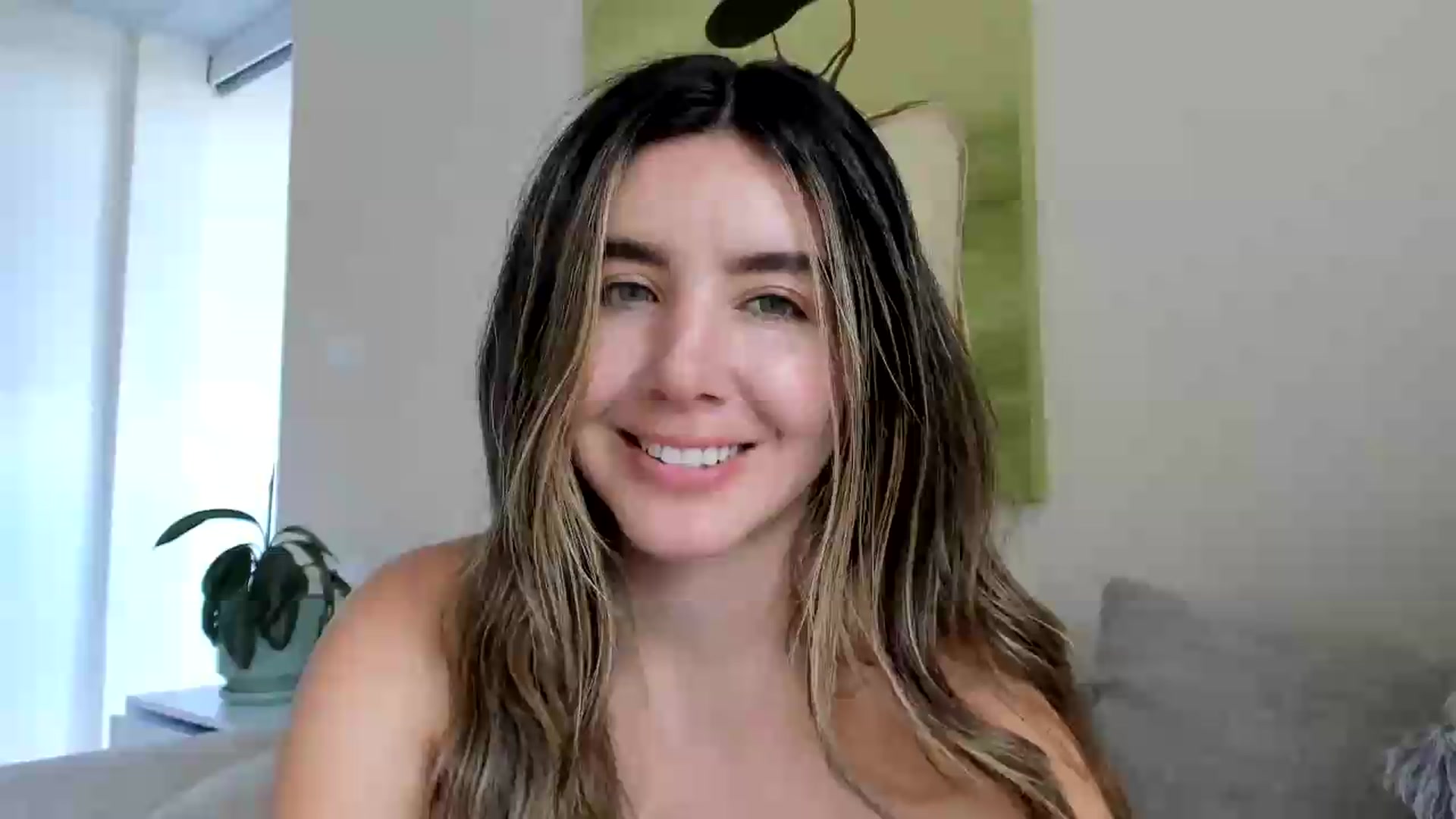 Gallery image thumbnail from LauraVega's myfreecams stream on, 08/31/2026, 17:01 image 16 of 20