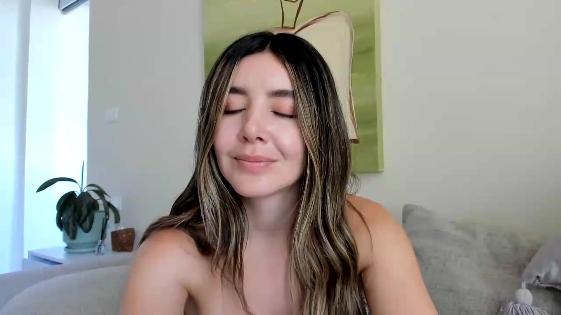 Gallery image thumbnail from LauraVega's myfreecams stream on, 08/31/2026, 18:03 image 9 of 20