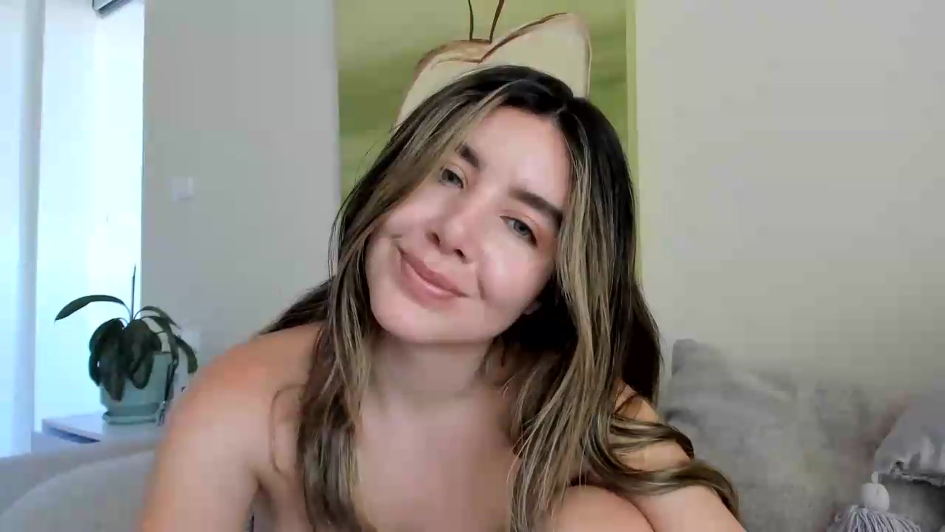 Gallery image thumbnail from LauraVega's myfreecams stream on, 08/31/2026, 18:03 image 5 of 20