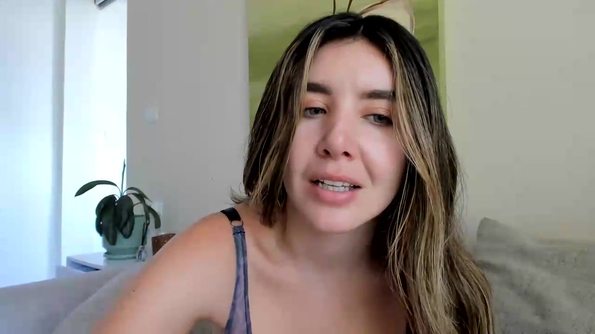 Gallery image thumbnail from LauraVega's myfreecams stream on, 09/03/2026, 17:48 image 14 of 20