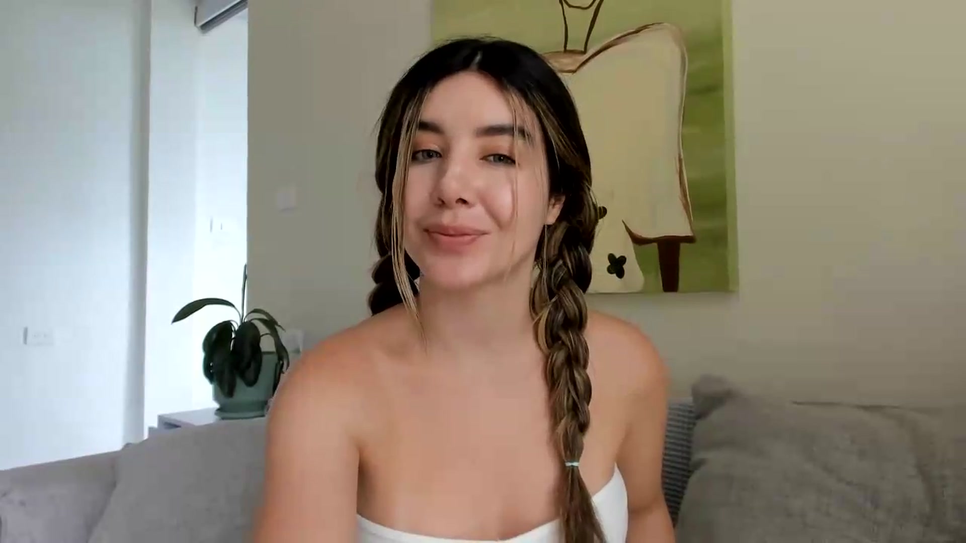 Gallery image thumbnail from LauraVega's myfreecams stream on, 09/05/2026, 17:03 image 6 of 20