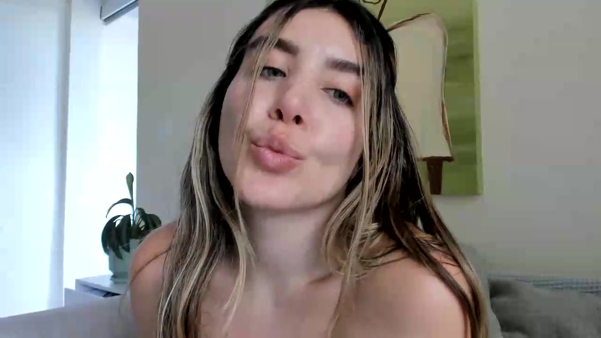Gallery image thumbnail from LauraVega's myfreecams stream on, 09/11/2026, 18:18 image 13 of 20