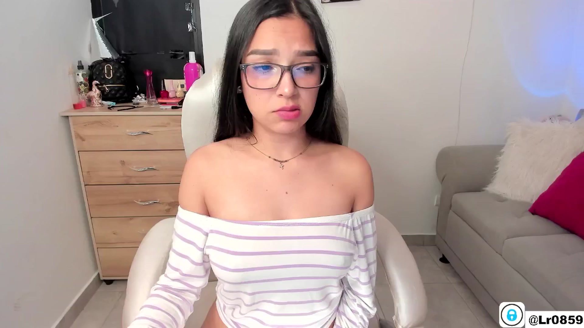 Gallery image thumbnail from Laura_rojas99's myfreecams stream on, 06/16/2025, 19:20 image 16 of 20