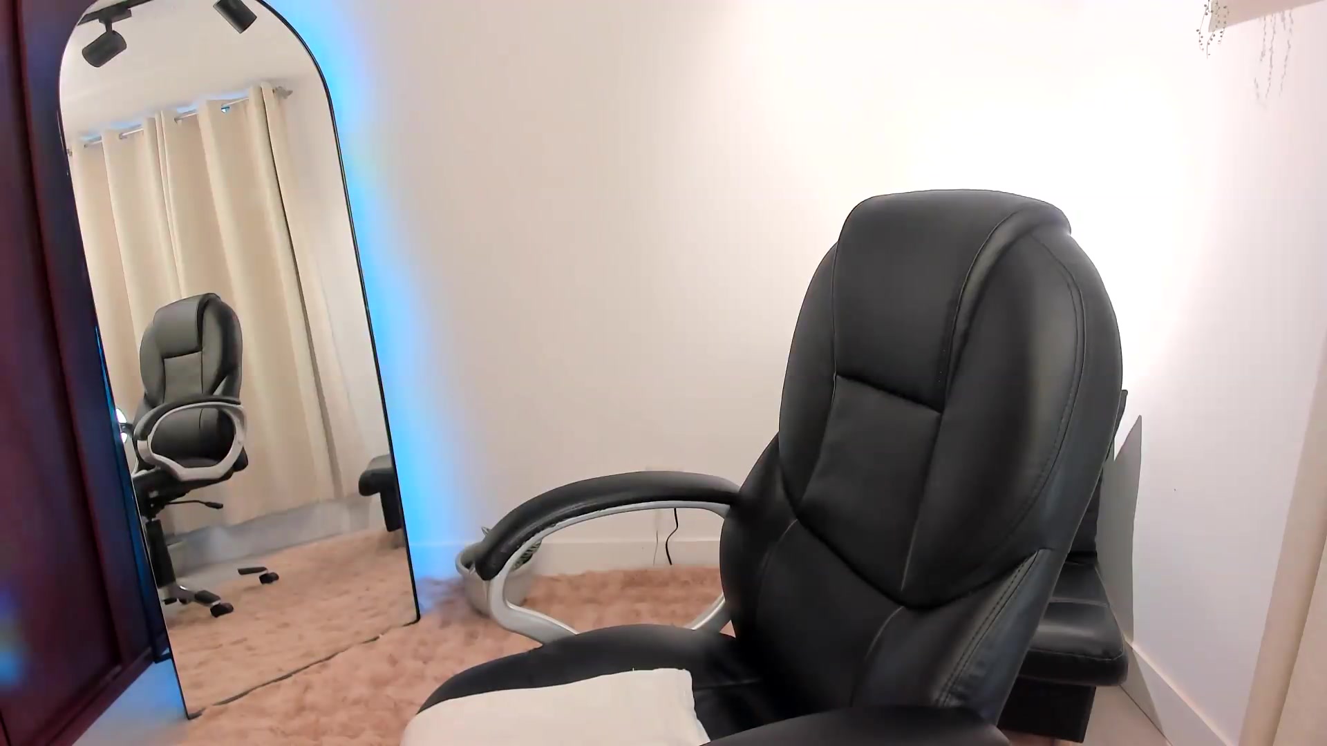 Gallery image thumbnail from Laura_rojas99's myfreecams stream on, 09/05/2026, 16:26 image 4 of 20