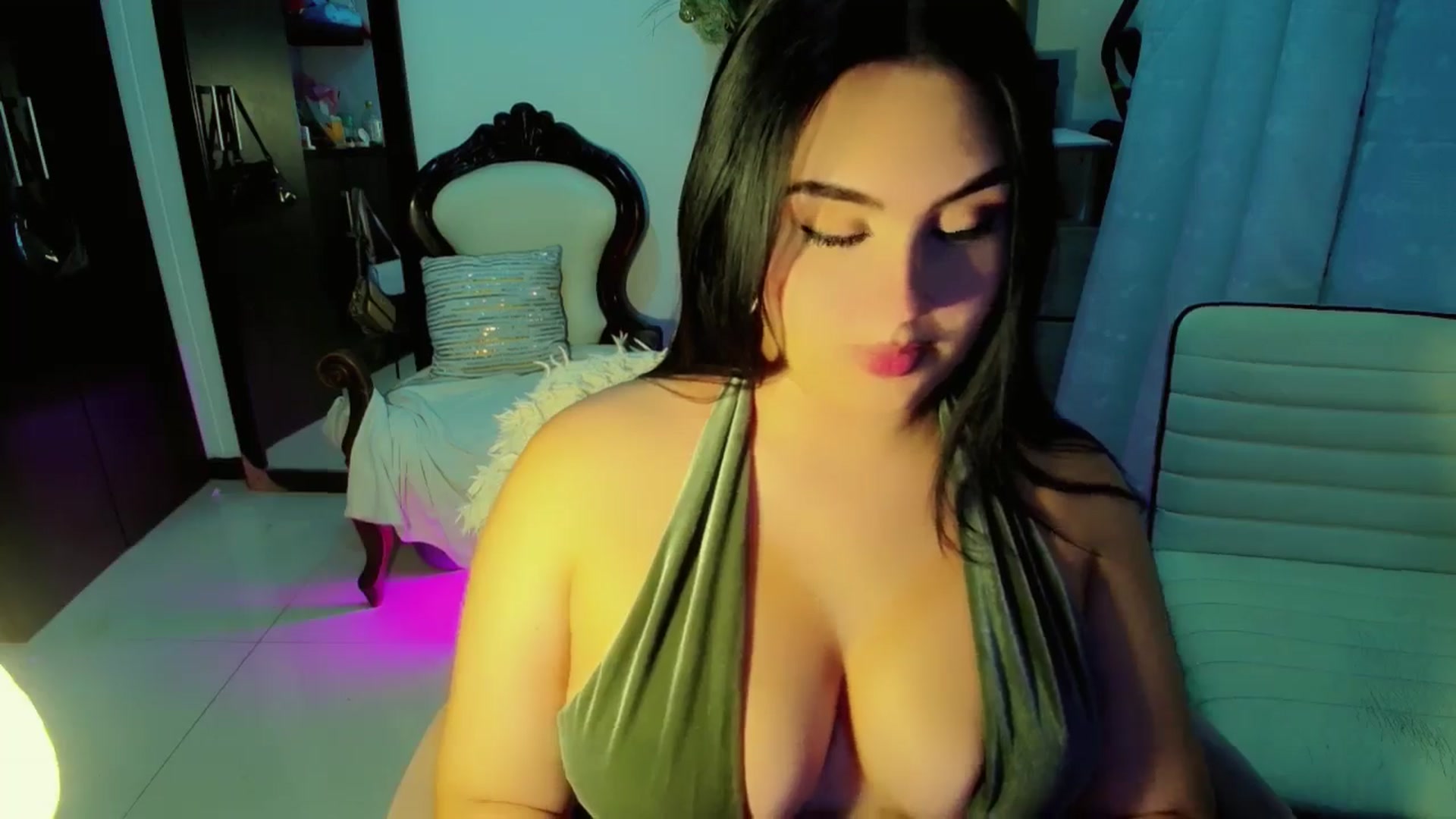 Gallery image thumbnail from LauraaYoung's myfreecams stream on, 09/18/2024, 02:44 image 19 of 20