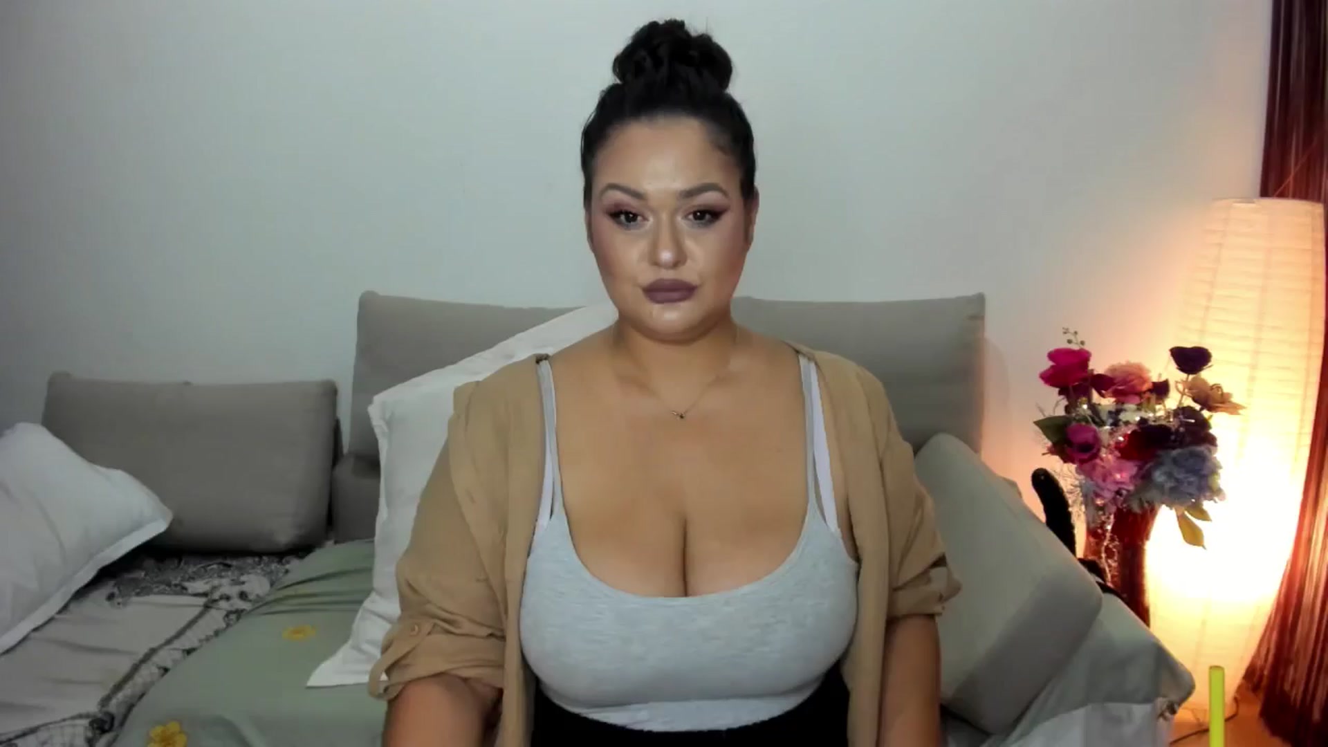 Gallery image thumbnail from Laurasinner's myfreecams stream on, 07/30/2024, 17:20 image 8 of 20