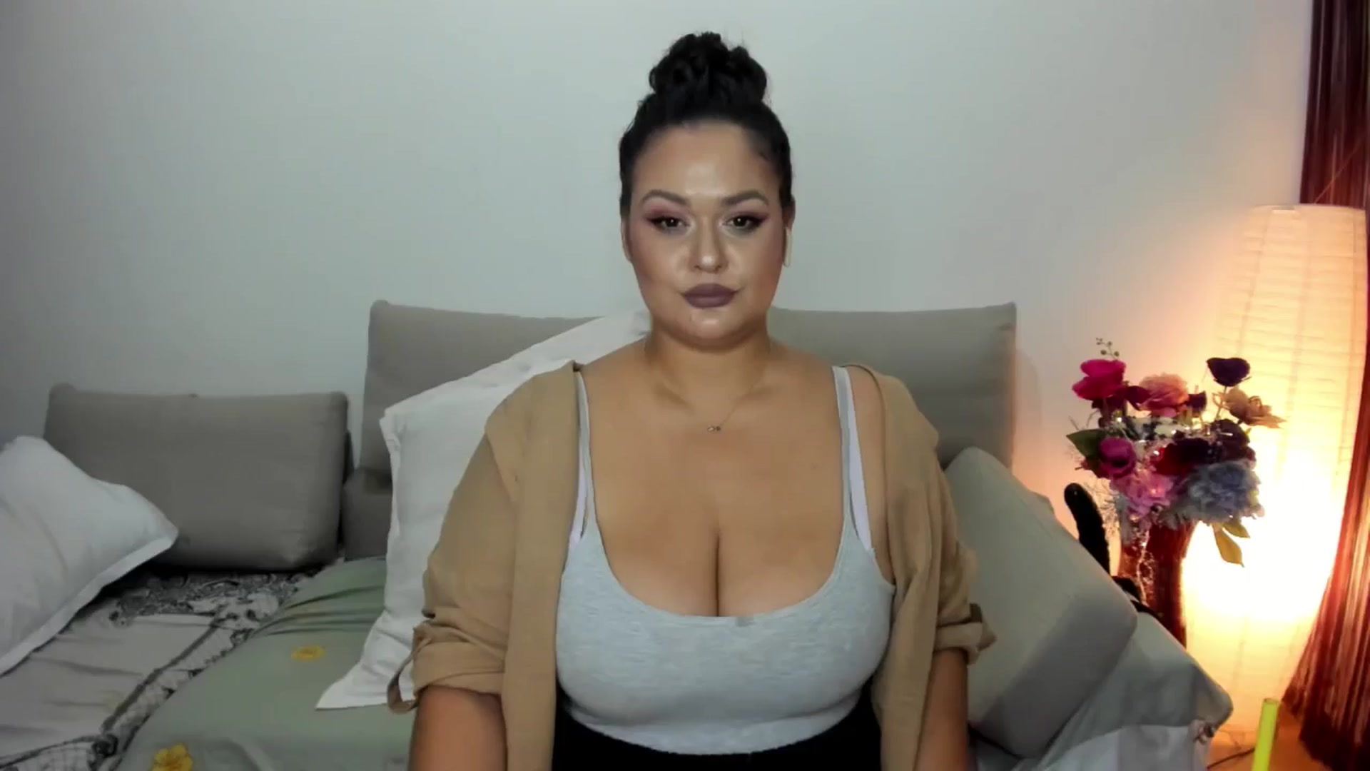 Gallery image thumbnail from Laurasinner's myfreecams stream on, 07/30/2024, 17:20 image 17 of 20