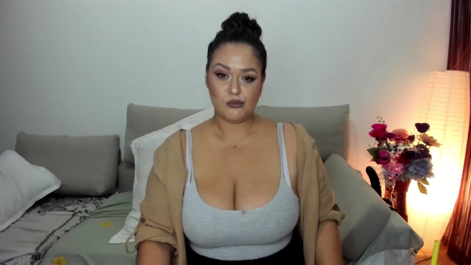 Gallery image thumbnail from Laurasinner's myfreecams stream on, 07/30/2024, 17:20 image 15 of 20