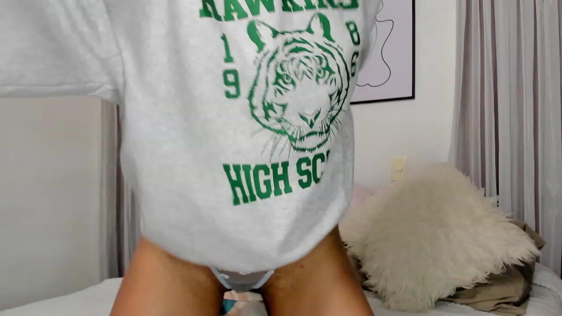 Gallery image thumbnail from Lauravall's myfreecams stream on, 11/29/2022, 05:14 image 6 of 20
