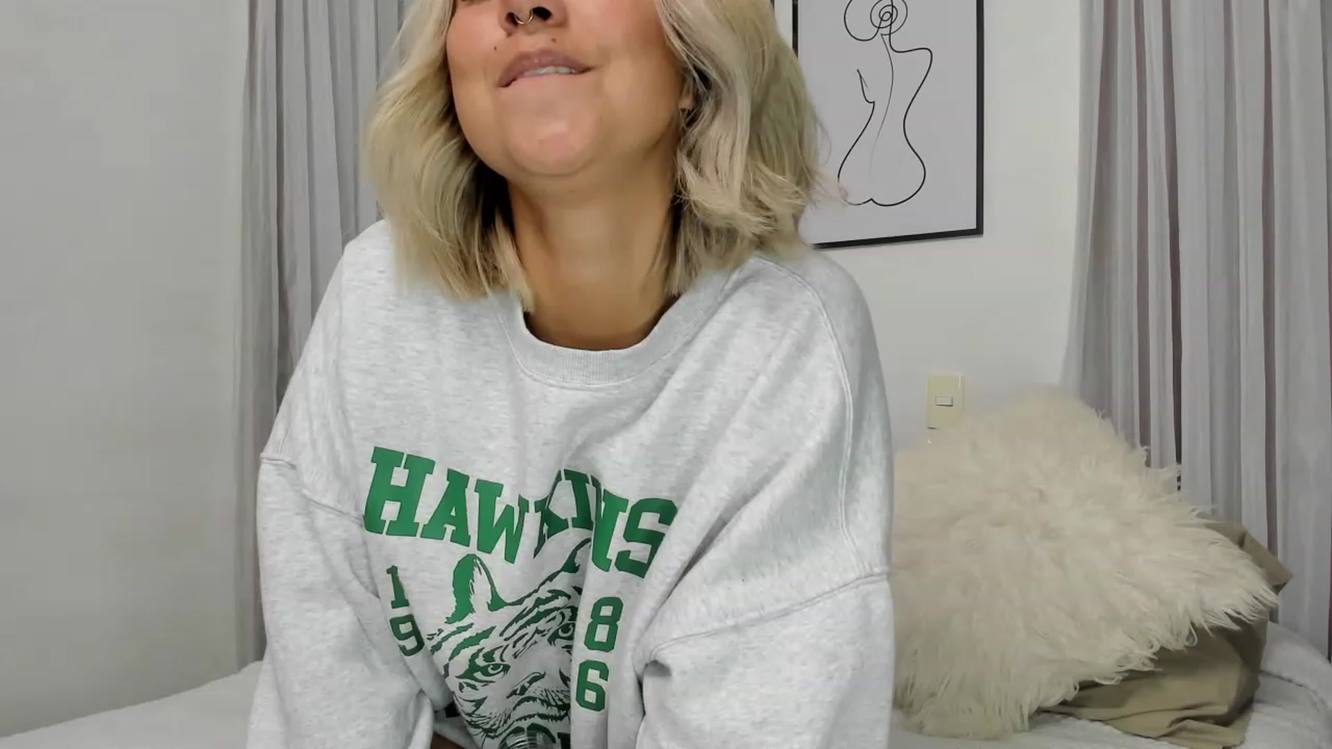 Gallery image thumbnail from Lauravall's myfreecams stream on, 11/29/2022, 05:14 image 9 of 20