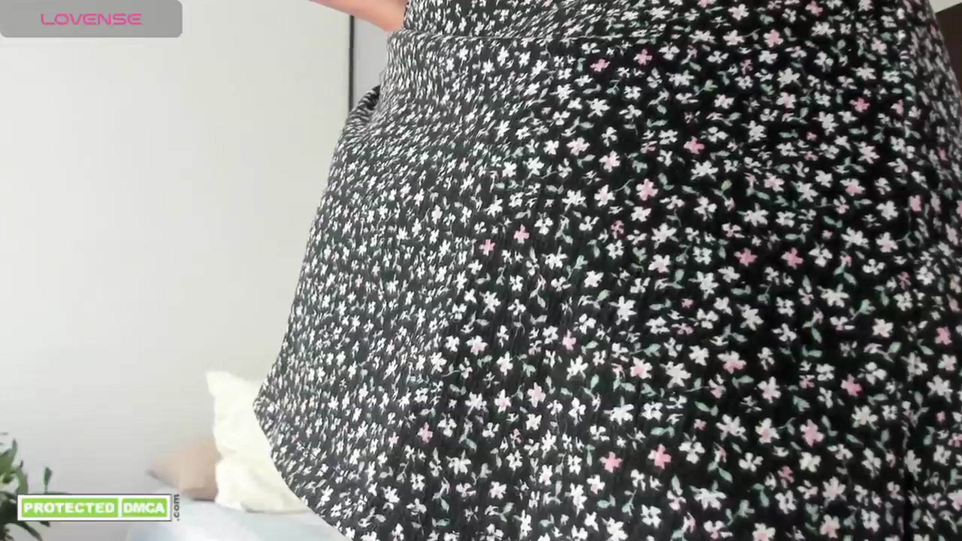 Gallery image thumbnail from Lauravall's myfreecams stream on, 05/05/2024, 14:01 image 3 of 20