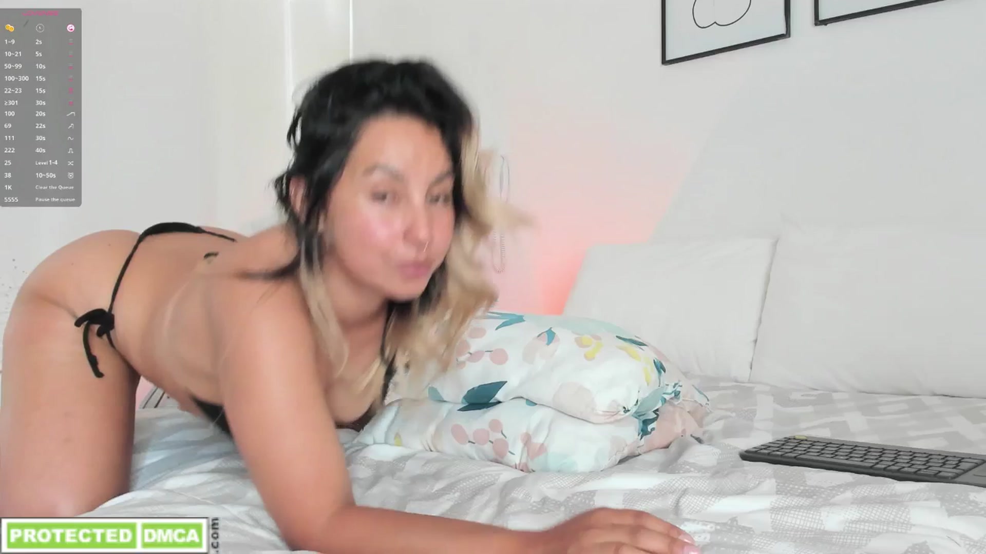 Gallery image thumbnail from Lauravall's myfreecams stream on, 05/03/2025, 16:42 image 13 of 20