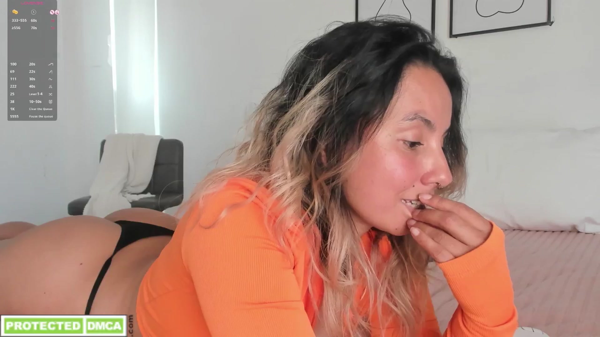 Gallery image thumbnail from Lauravall's myfreecams stream on, 05/30/2025, 18:33 image 6 of 20