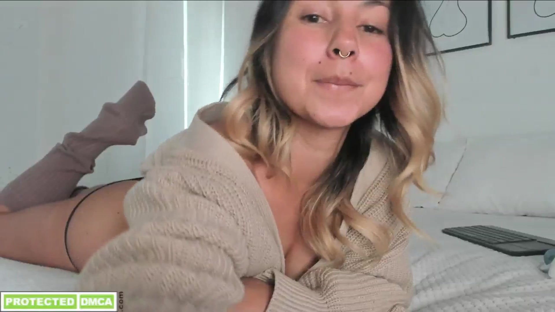 Gallery image thumbnail from Lauravall's myfreecams stream on, 06/17/2025, 17:29 image 9 of 20