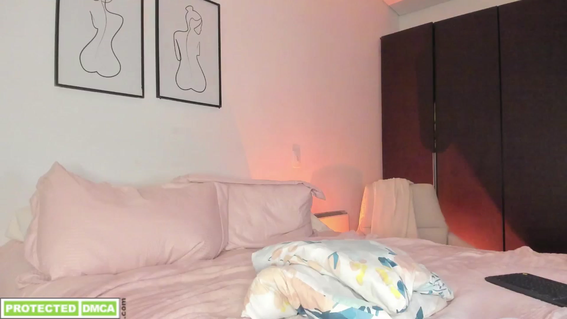 Gallery image thumbnail from Lauravall's myfreecams stream on, 09/22/2025, 24:50 image 16 of 20