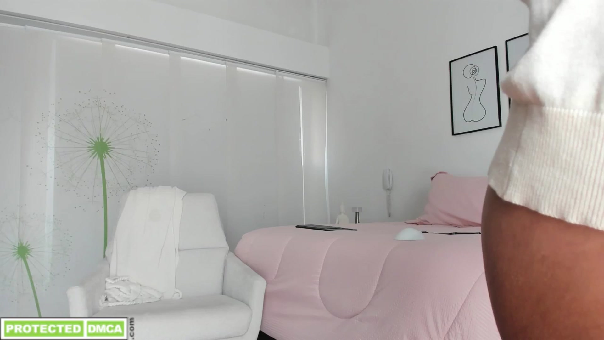 Gallery image thumbnail from Lauravall's myfreecams stream on, 09/23/2025, 14:18 image 11 of 20
