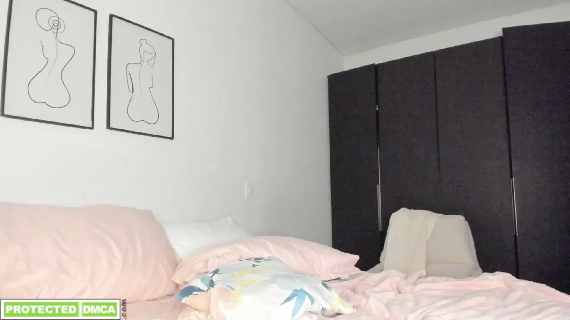 Gallery image thumbnail from Lauravall's myfreecams stream on, 10/03/2025, 22:49 image 15 of 20